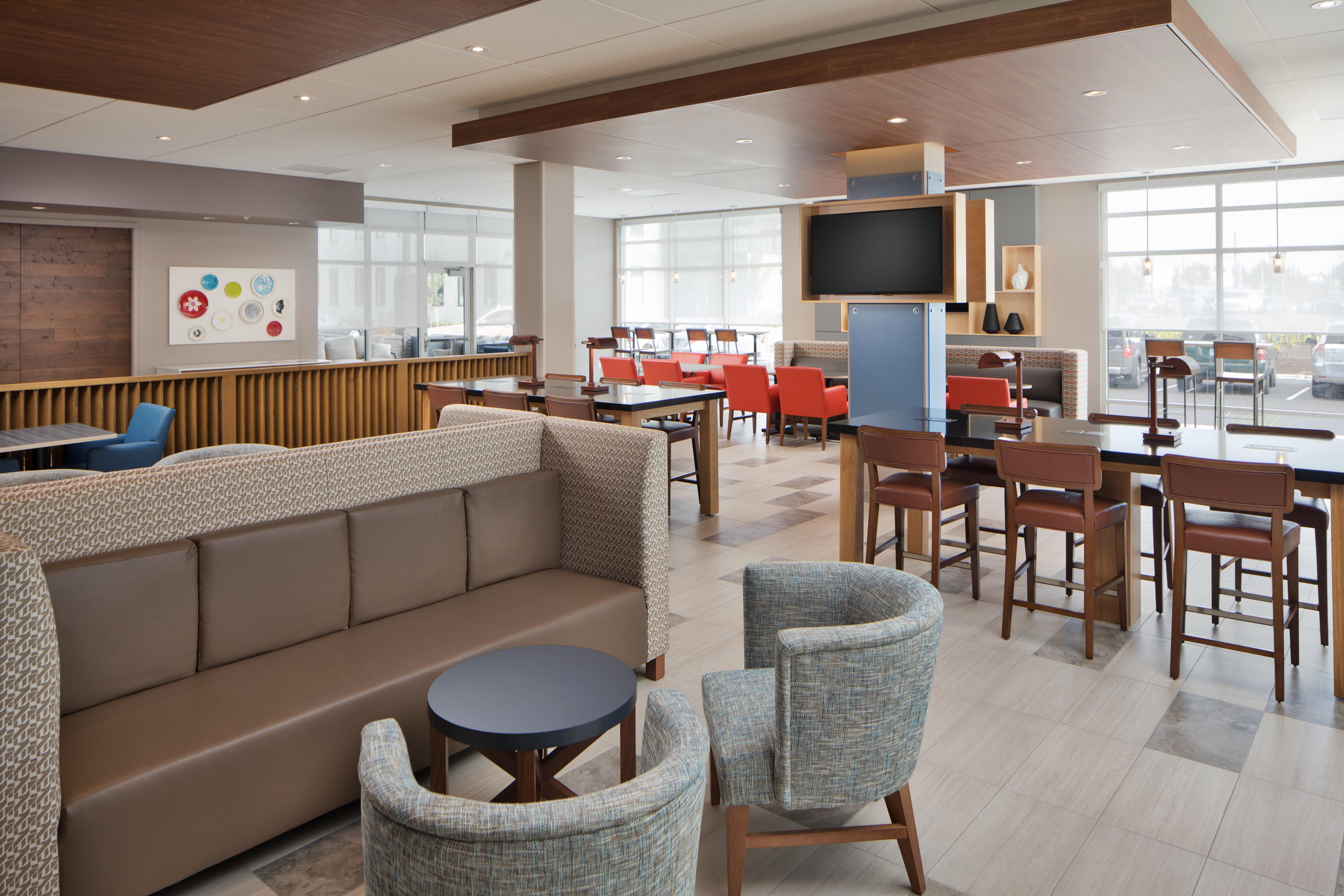 Hotel Express & - Airport - Cascade Stn By Ihg Portland