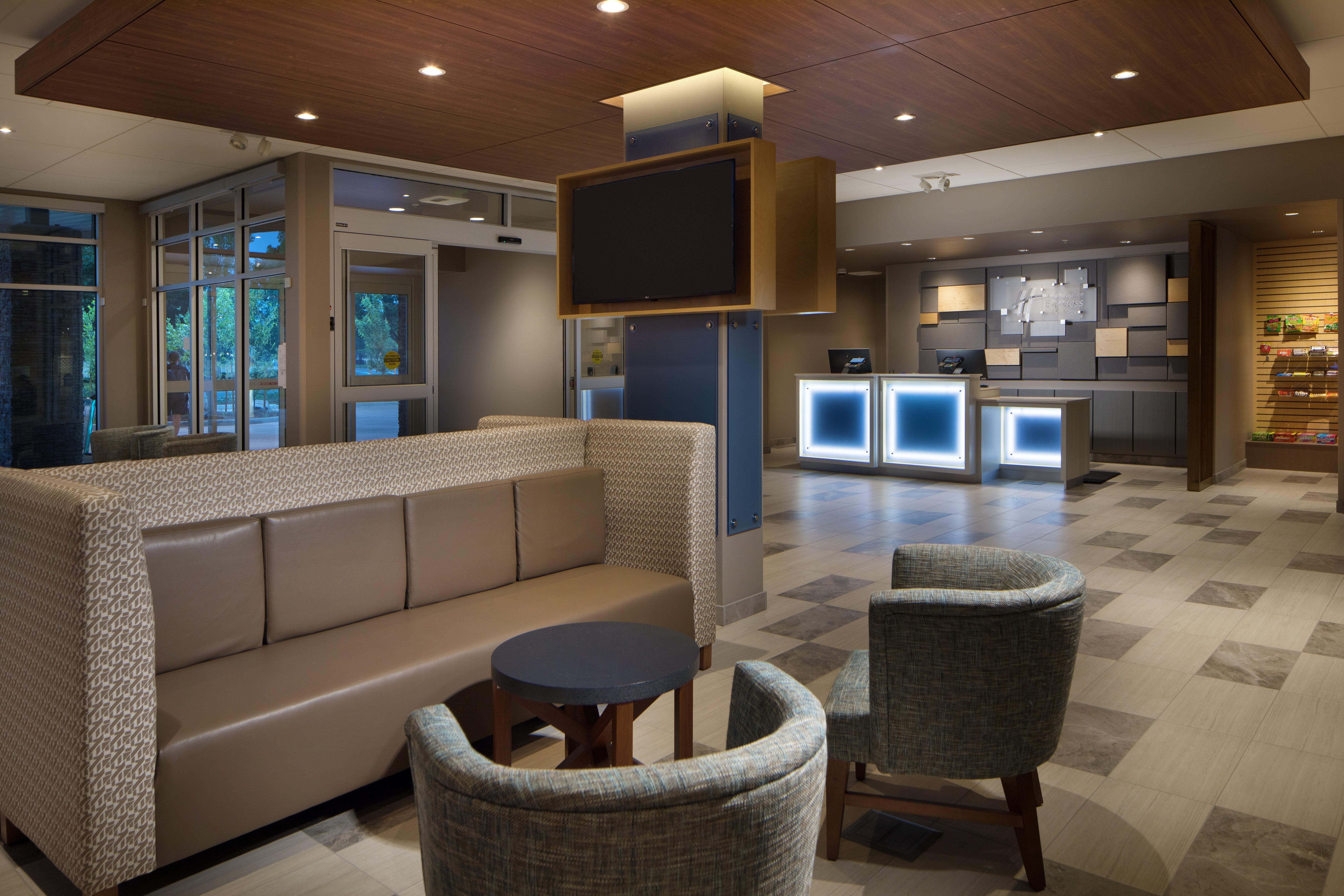 Hotel Express & - Airport - Cascade Stn By Ihg