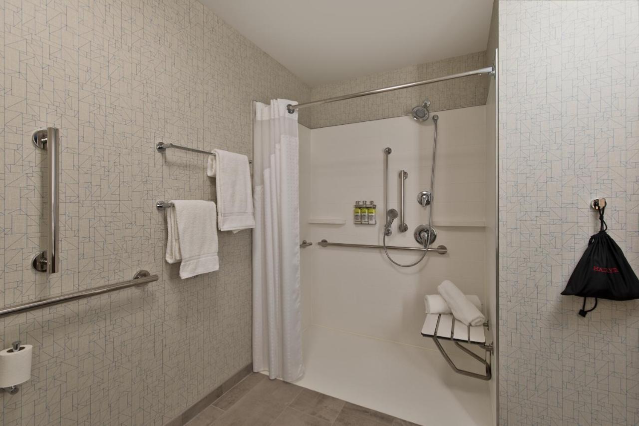 Holiday Express & - Airport - Cascade Stn By Ihg Hotel